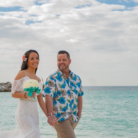 Meet your Posher, Courtney - Picture 1 of 1